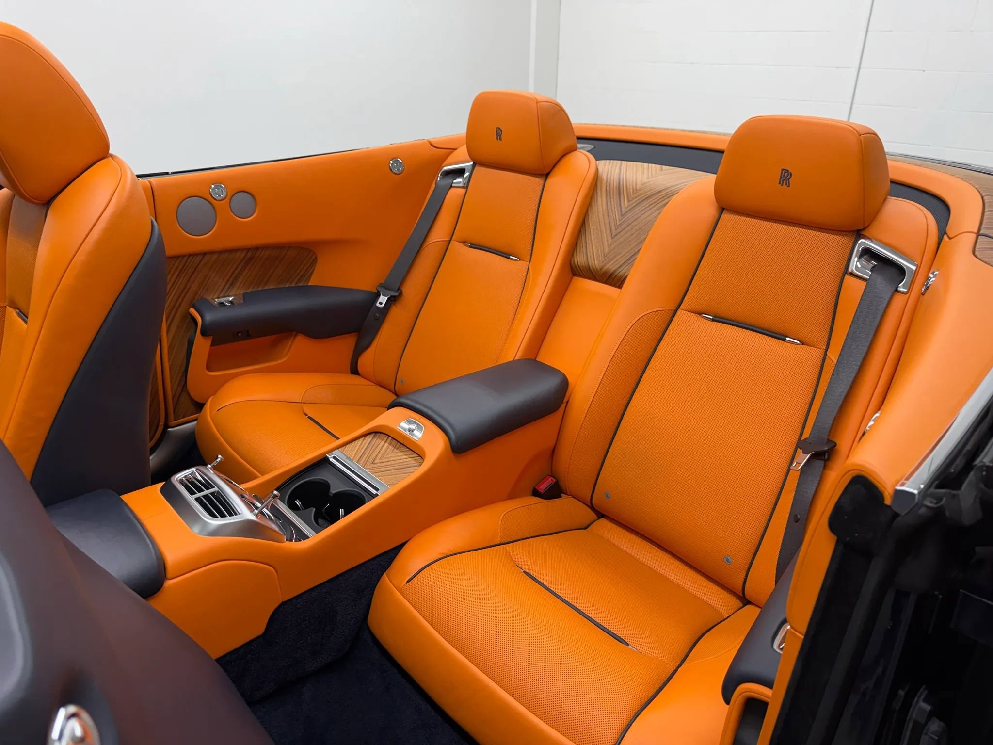 Used 2017 Rolls-Royce Dawn image 23