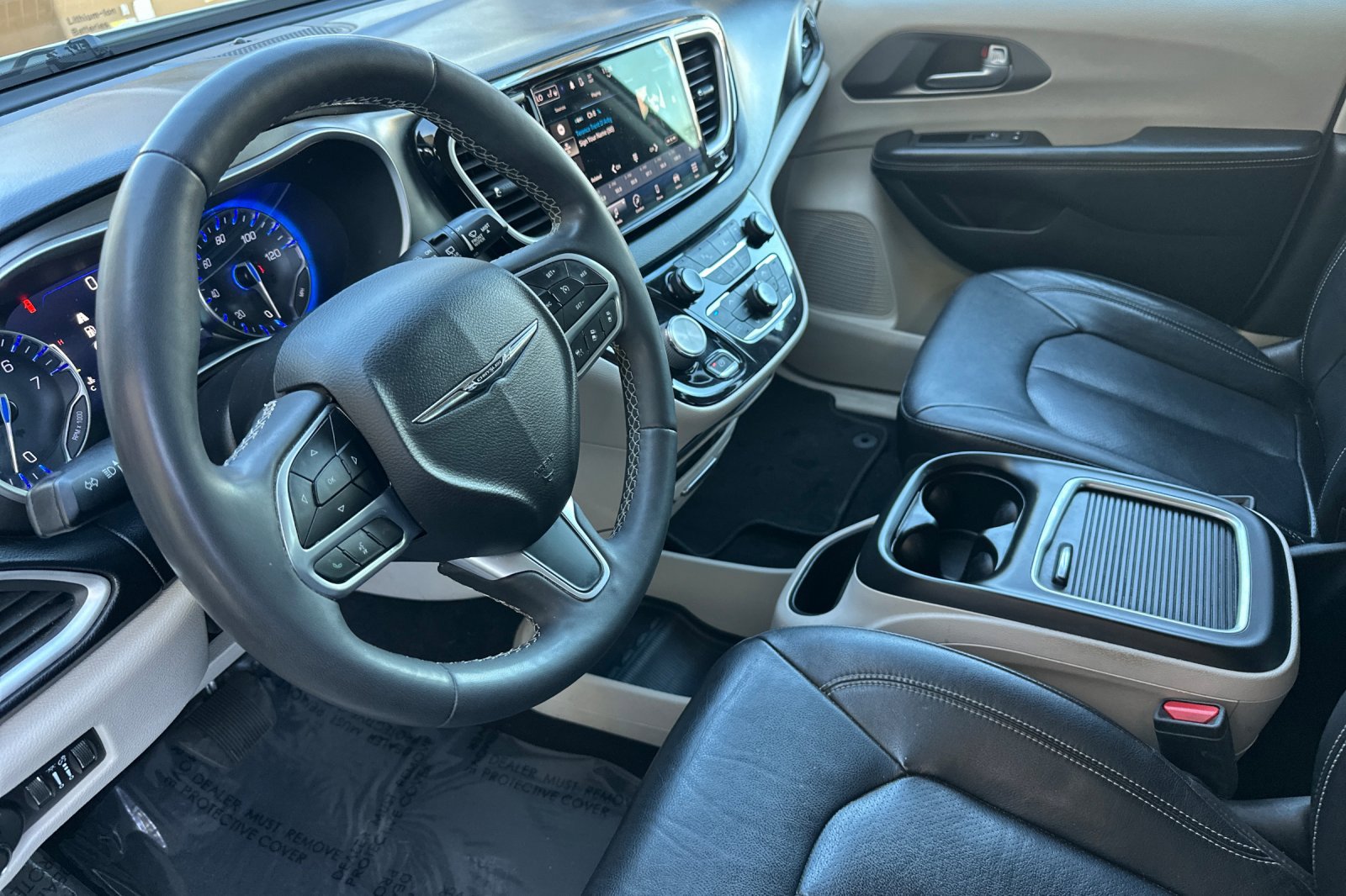 Used 2022 Chrysler Pacifica Touring-L image 10