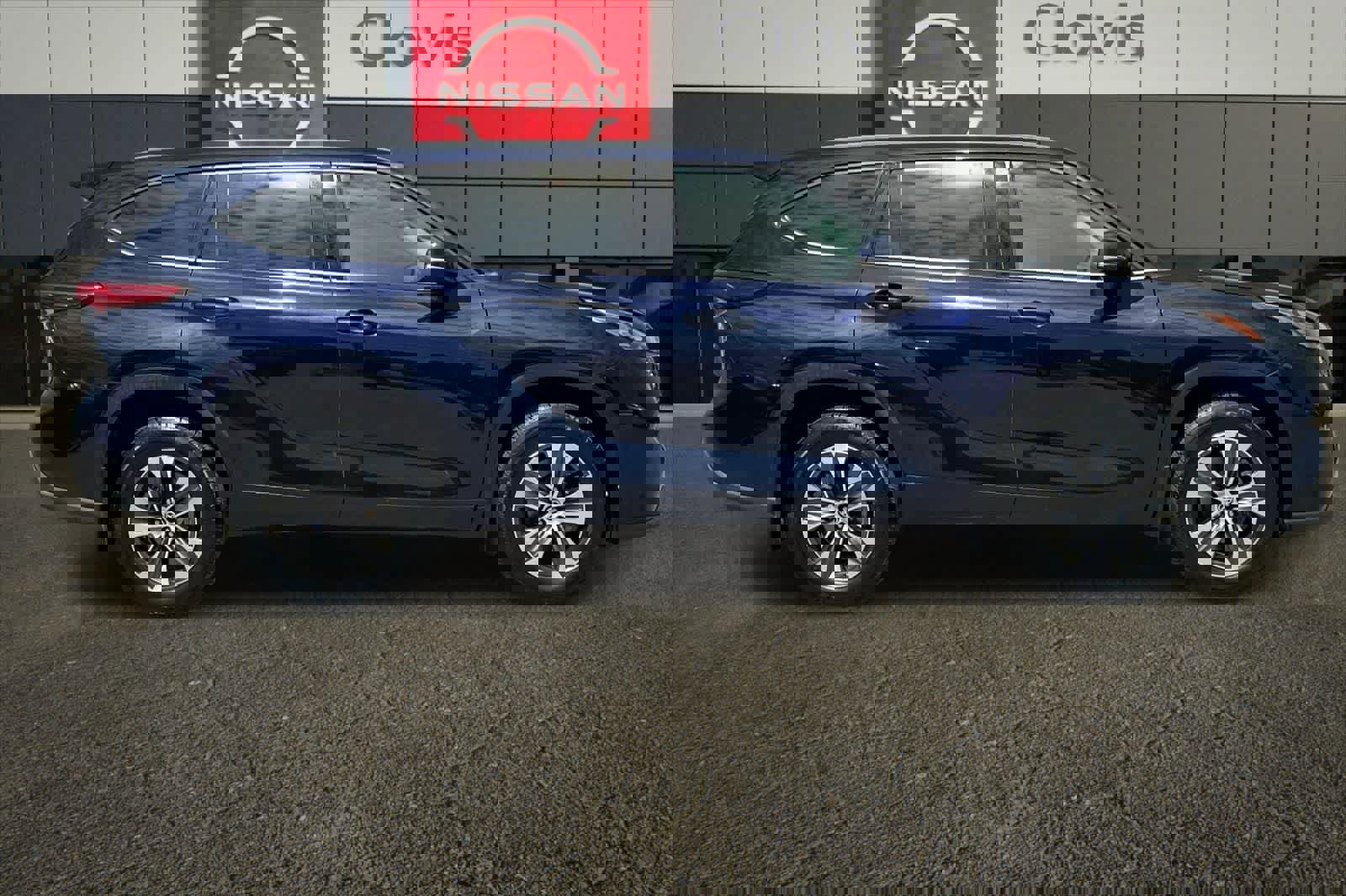 Used 2020 Toyota Highlander XLE image 9