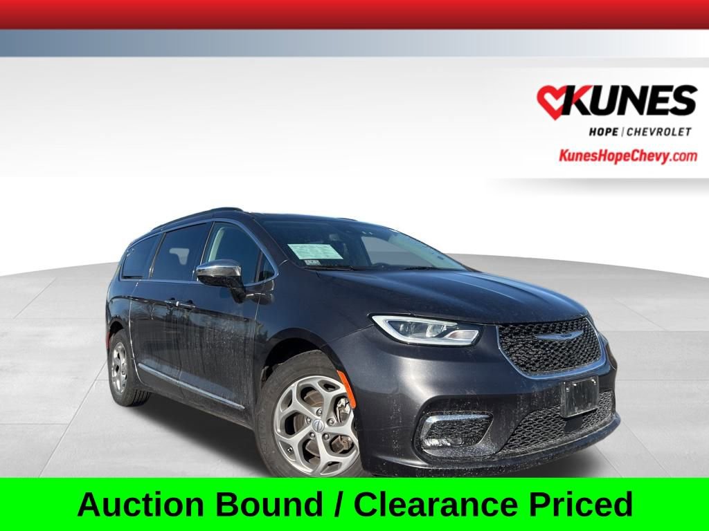 Used 2023 Chrysler Pacifica Limited image 1