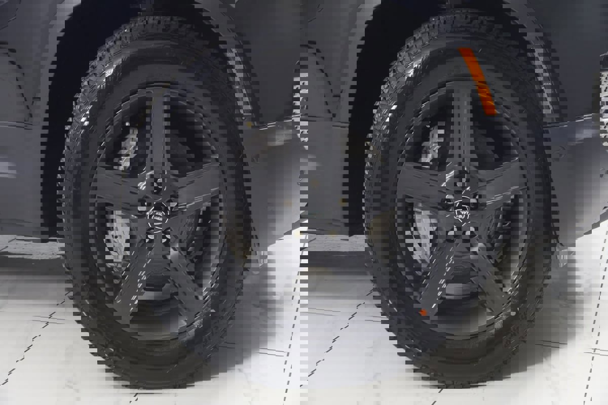 Used 2022 Land Rover Defender 110 SE image 16