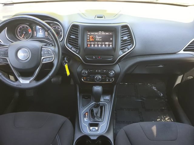 Used 2019 Jeep Cherokee Latitude w/ Cold Weather Group FWD image 14