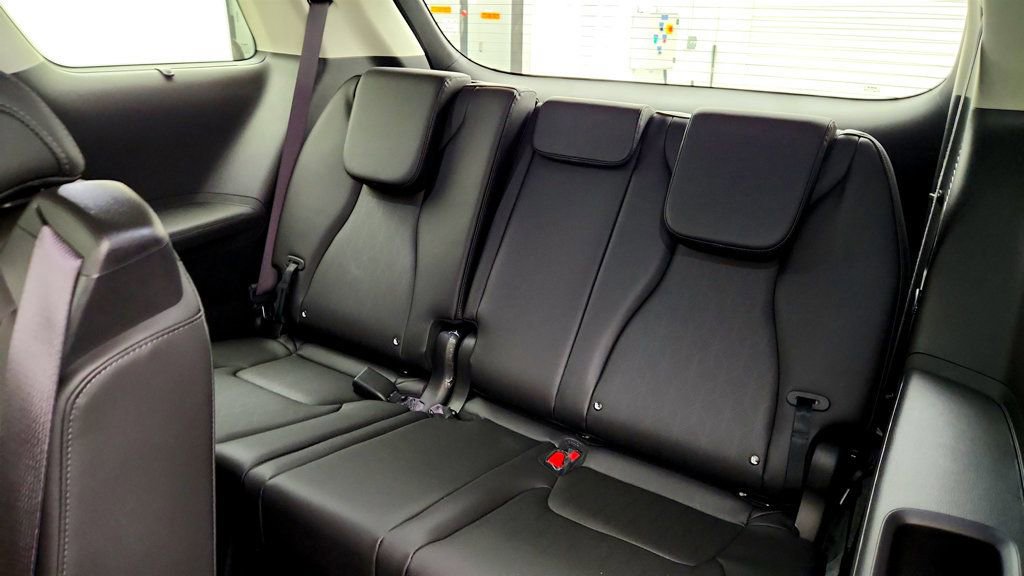 Used 2025 Kia Carnival SX w/ SX Dark Edition Package FWD image 18