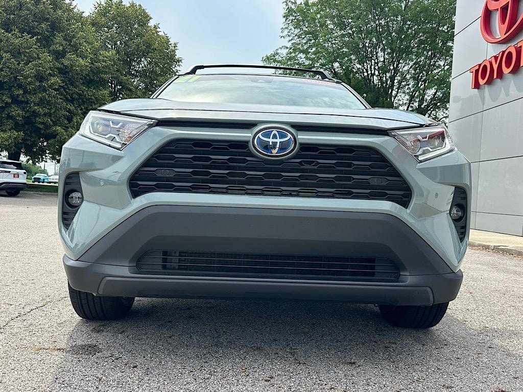 Certified 2021 Toyota RAV4 XLE Premium AWD/4WD image 8