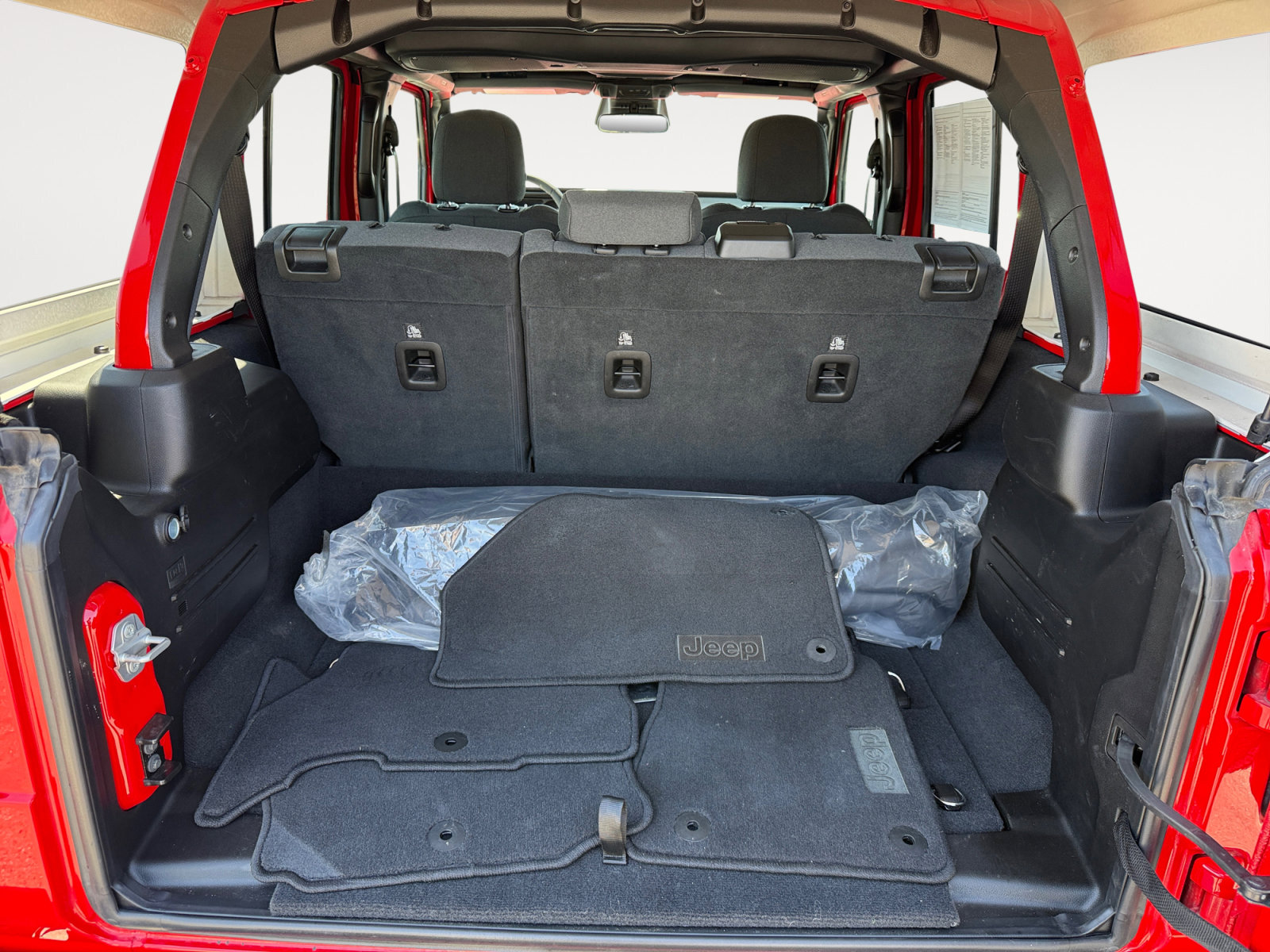 Used 2025 Jeep Wrangler Unlimited Sahara AWD/4WD image 18
