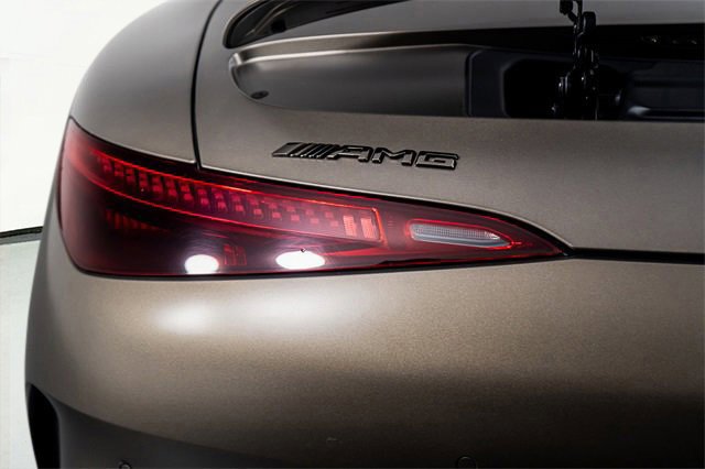 Used 2022 Mercedes-Benz SL 63 AMG 4MATIC w/ AMG Aerodynamic Package image 13