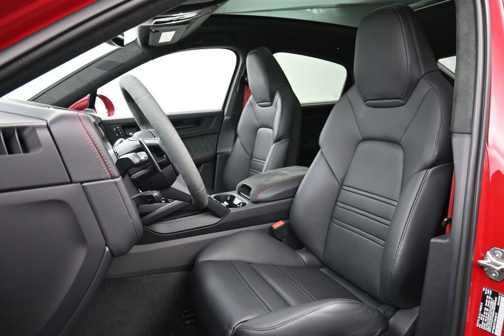 Certified 2026 Porsche Cayenne GTS AWD/4WD image 5