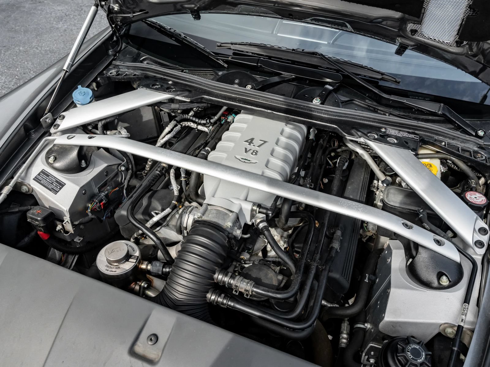 Used 2011 Aston Martin V8 Vantage Coupe RWD image 34