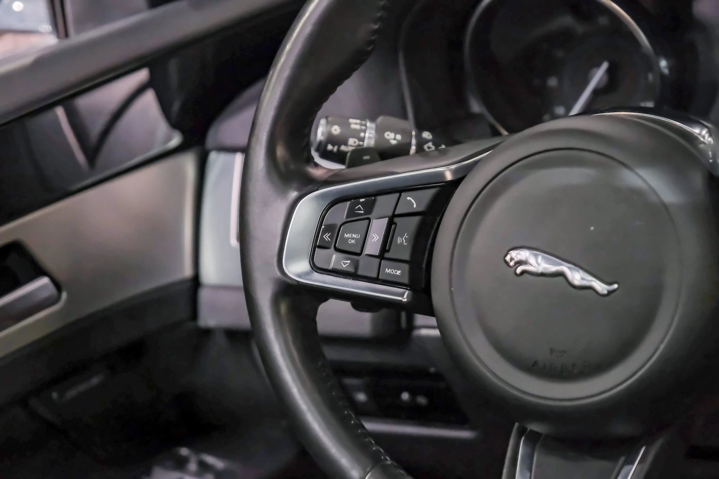 Used 2020 Jaguar XF Prestige RWD image 15