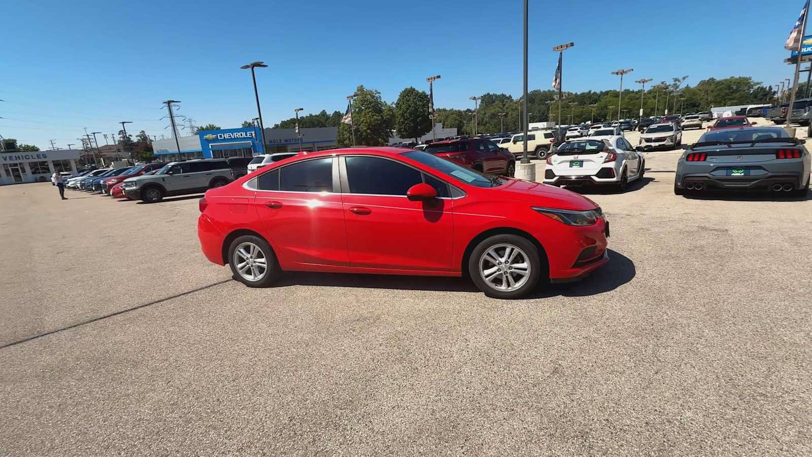 Used 2017 Chevrolet Cruze LT w/ Convenience Package FWD image 9