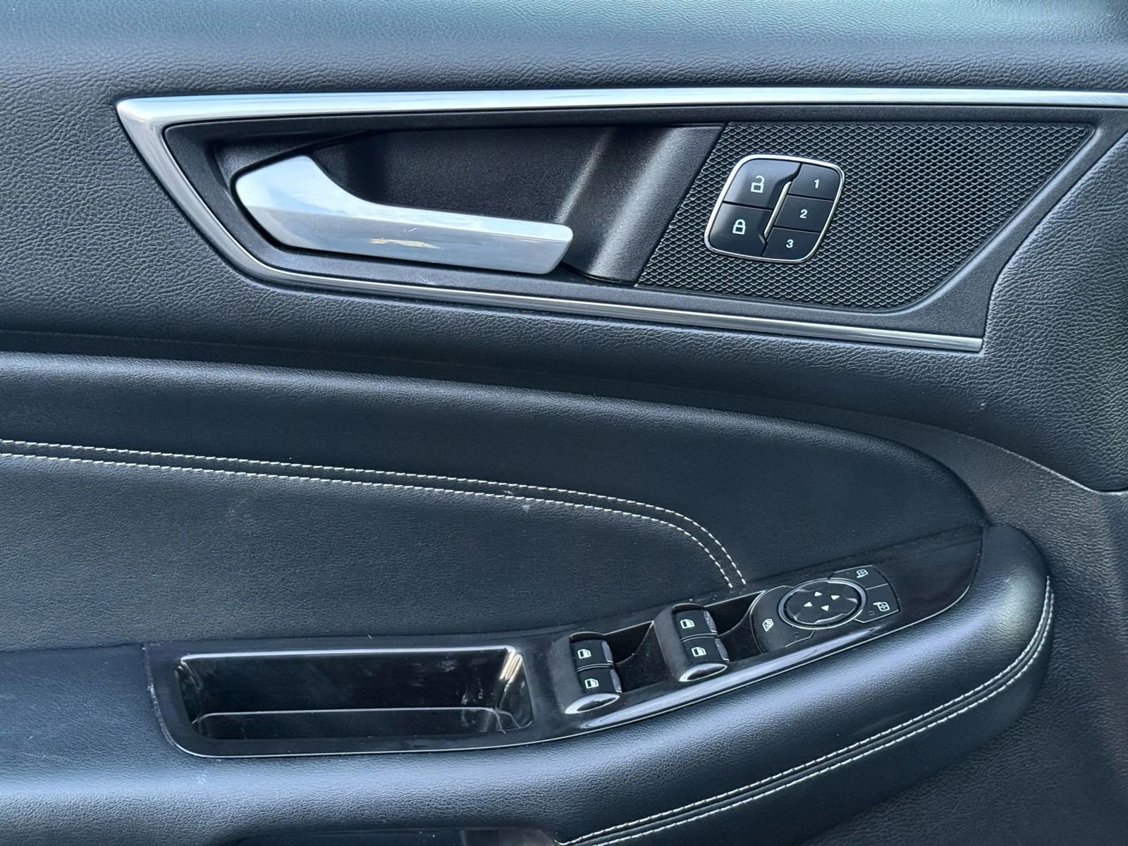 Used 2015 Ford Edge Titanium image 17