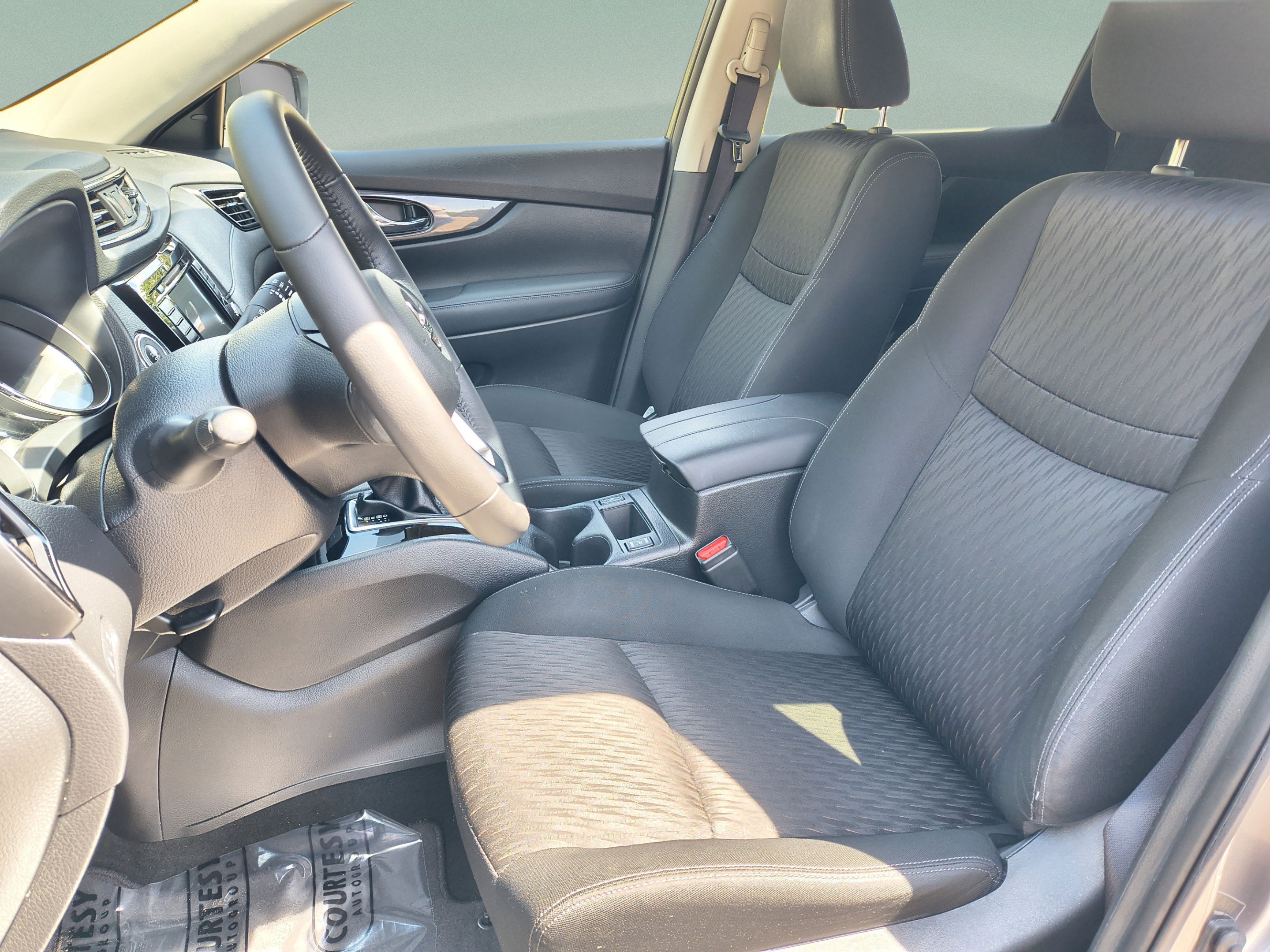 Used 2018 Nissan Rogue SV FWD image 20