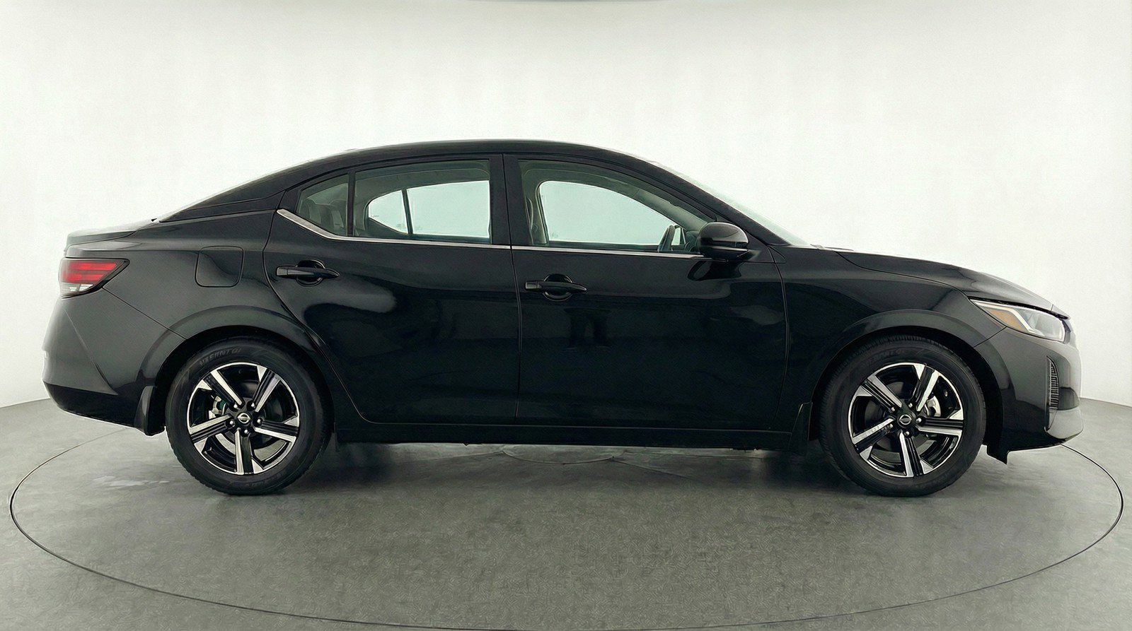 Used 2025 Nissan Sentra SV FWD image 11