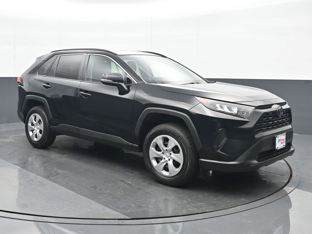Used 2019 Toyota RAV4 LE image 9