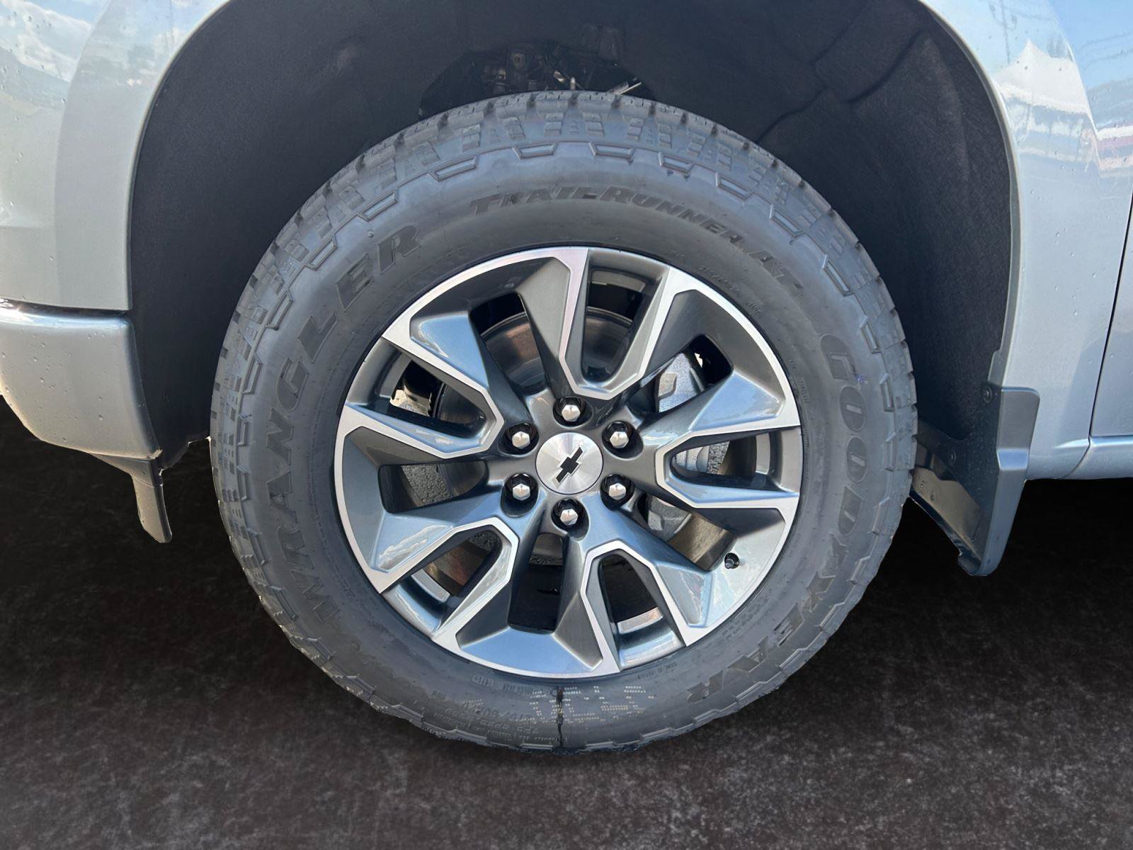 Used 2023 Chevrolet Silverado 1500 RST AWD/4WD image 15