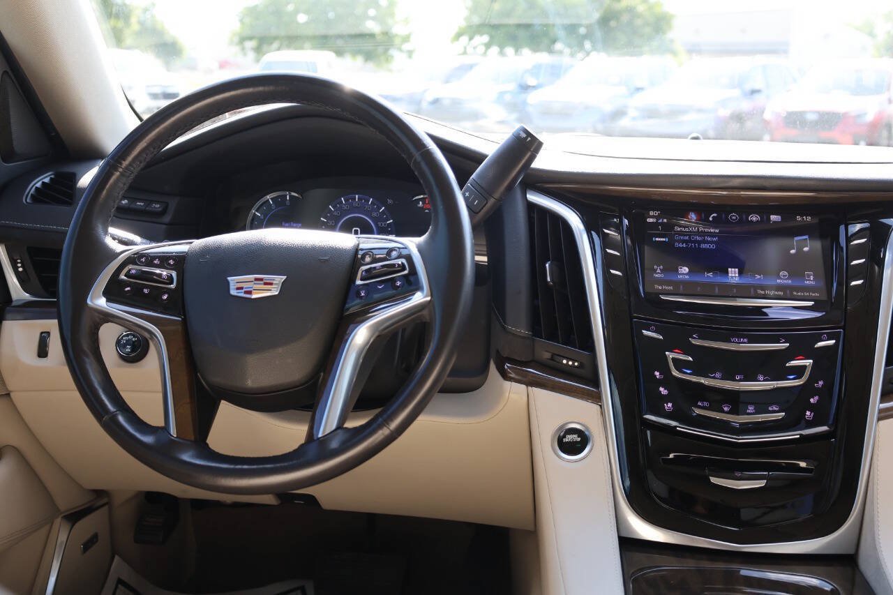 Used 2020 Cadillac Escalade Luxury AWD/4WD image 25