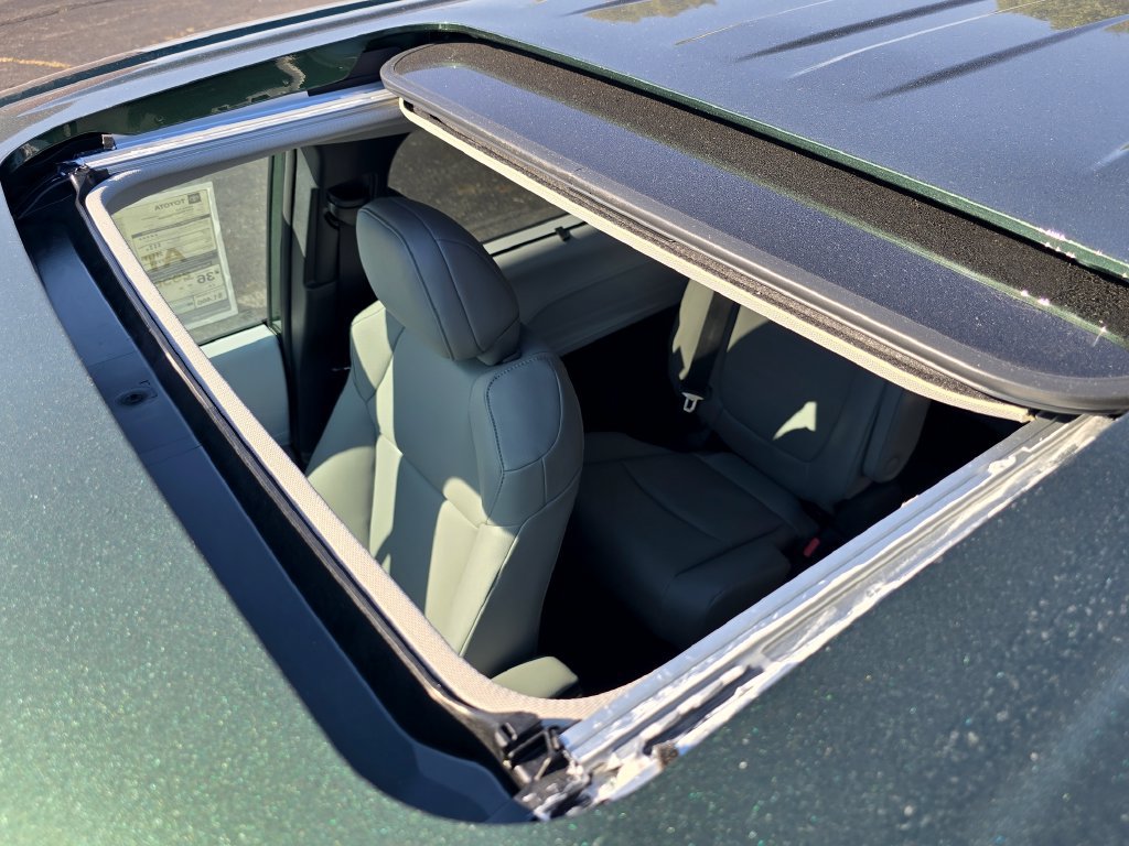 New 2026 Toyota Sienna XLE FWD image 2