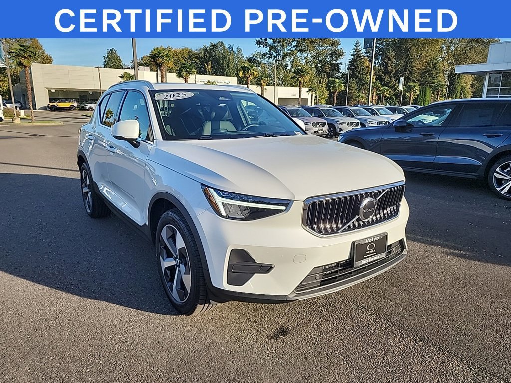 Used 2025 Volvo XC40 B5 Core w/ Protection Package Premier AWD/4WD image 6