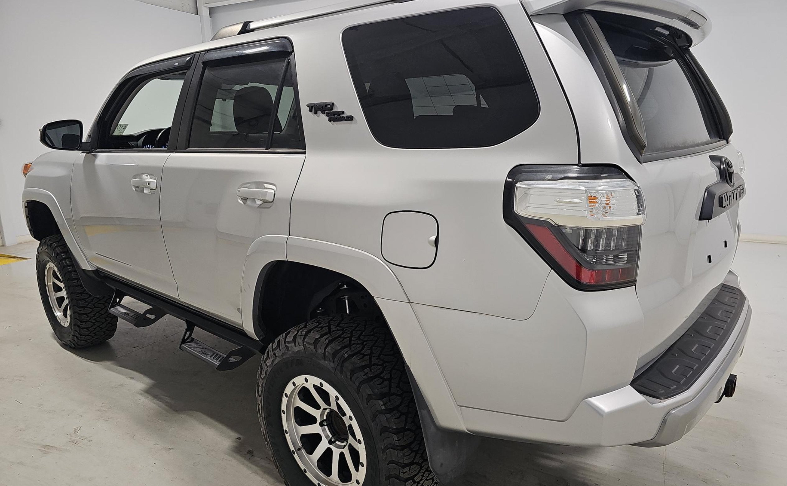 Used 2018 Toyota 4Runner TRD Off-Road AWD/4WD image 4