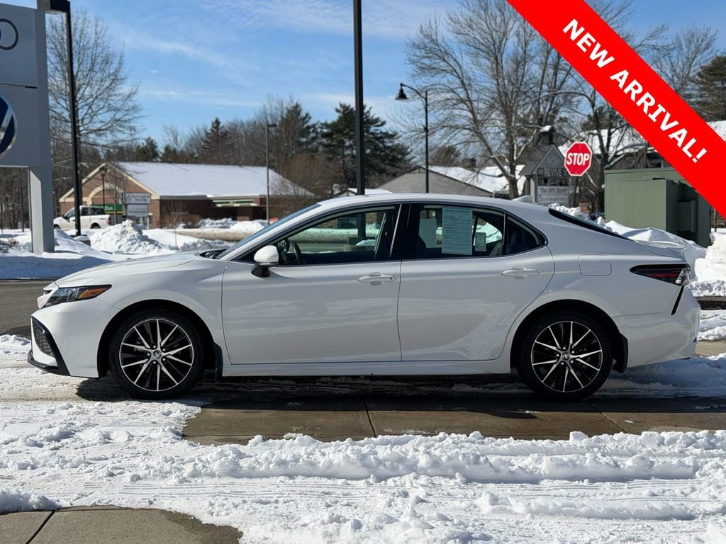 Used 2024 Toyota Camry SE image 15