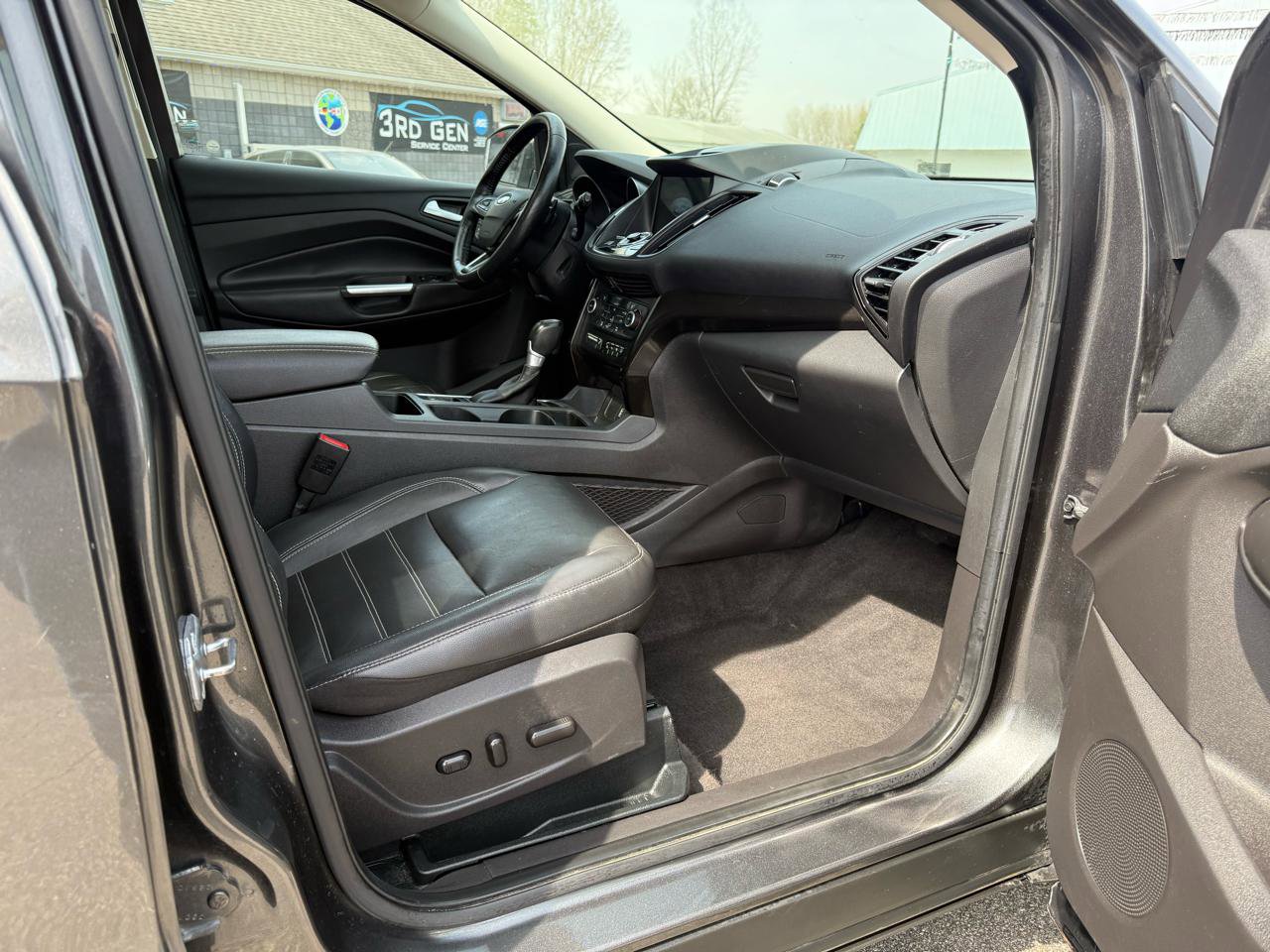 Used 2018 Ford Escape Titanium w/ Ford Safe & Smart Package AWD/4WD image 10