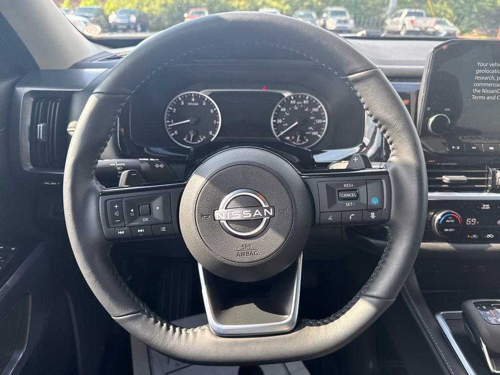 Used 2024 Nissan Pathfinder SL FWD image 18