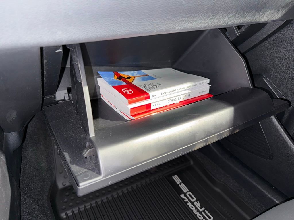 Certified 2025 Toyota Corolla Cross XLE image 29