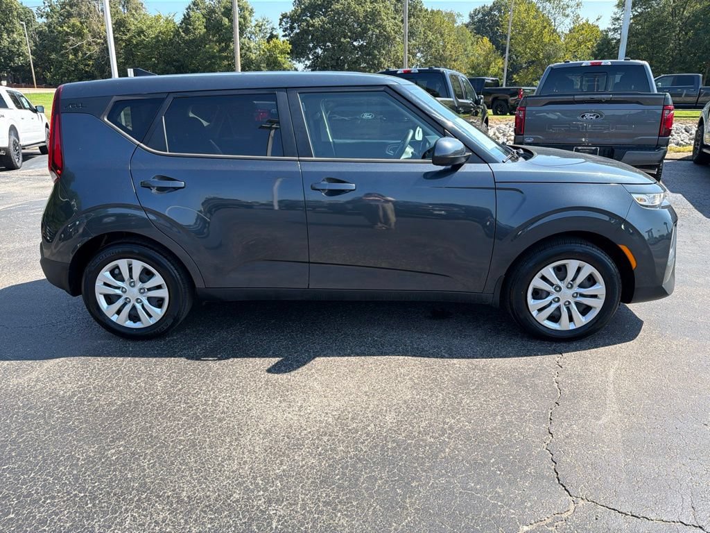 Used 2020 Kia Soul LX FWD image 2