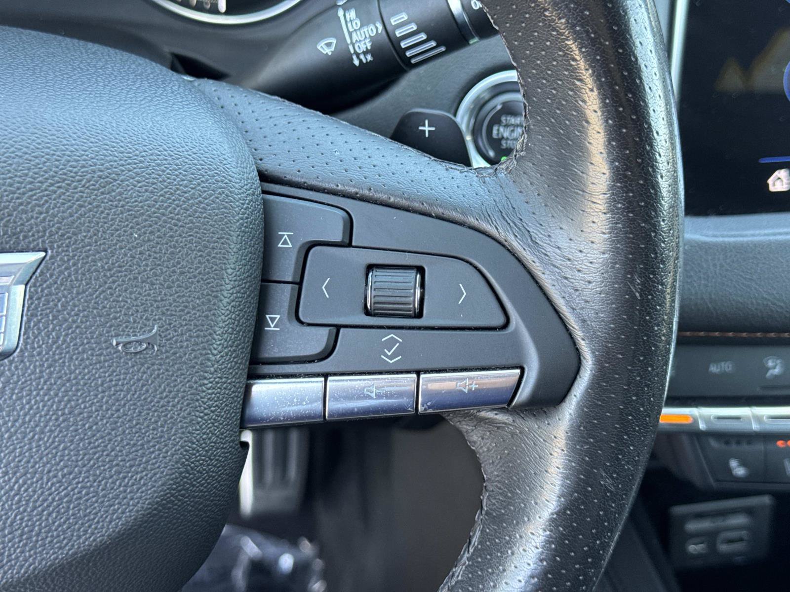 Used 2023 Cadillac XT4 Sport FWD image 12
