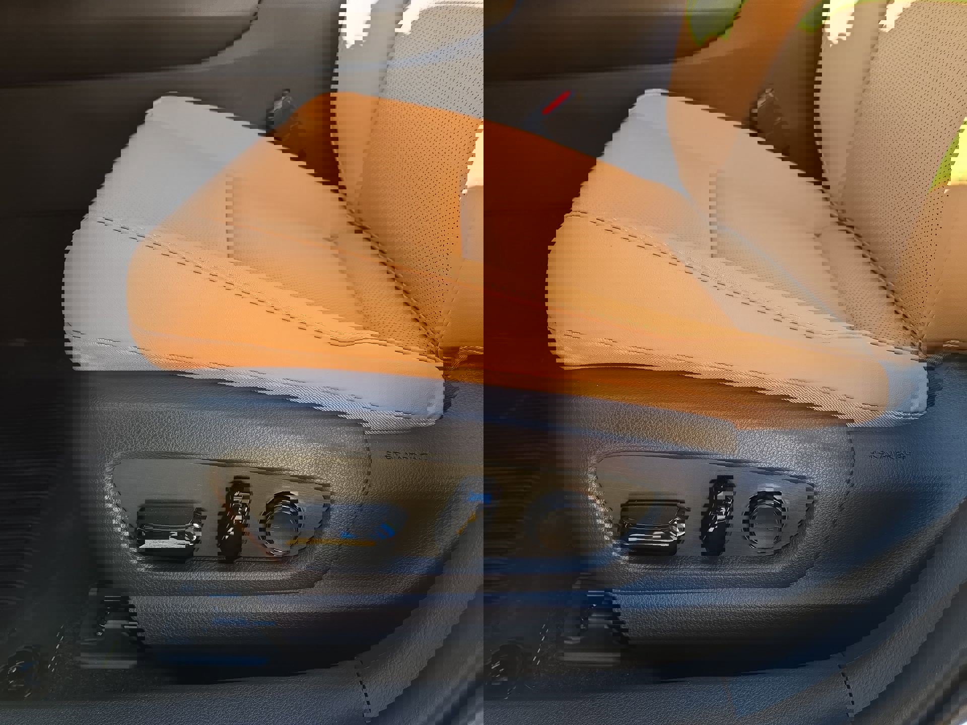 New 2025 Lexus UX 300h FWD image 17