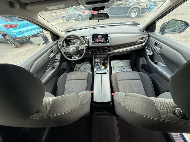 Used 2025 Nissan Rogue SV image 28