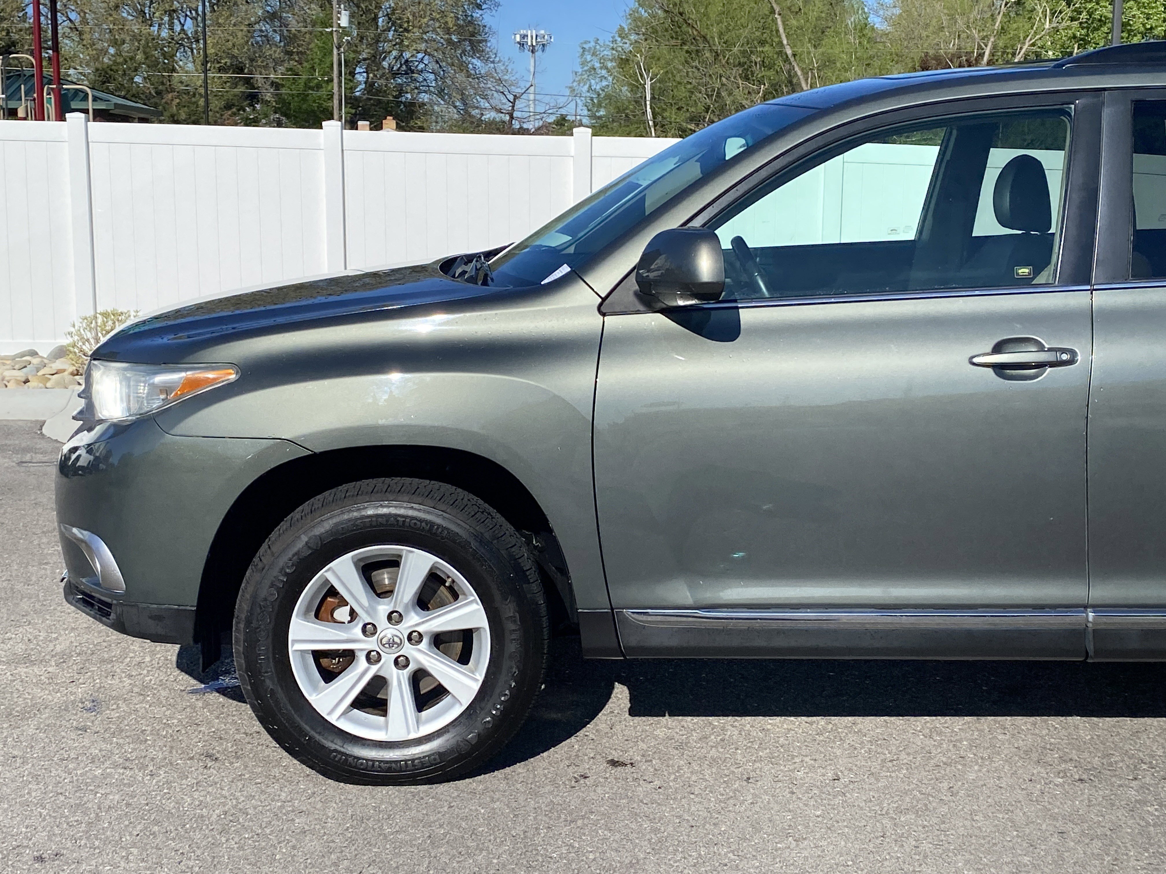 Used 2012 Toyota Highlander SE w/ Tow Pkg AWD/4WD image 2