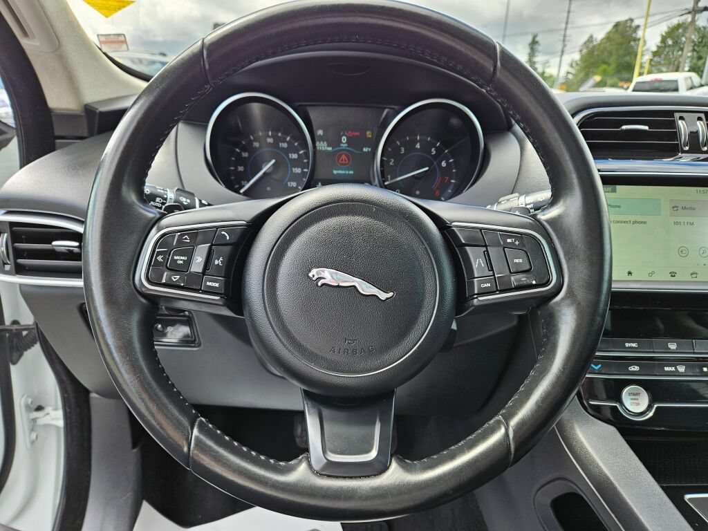 Used 2020 Jaguar F-PACE Premium AWD/4WD image 24