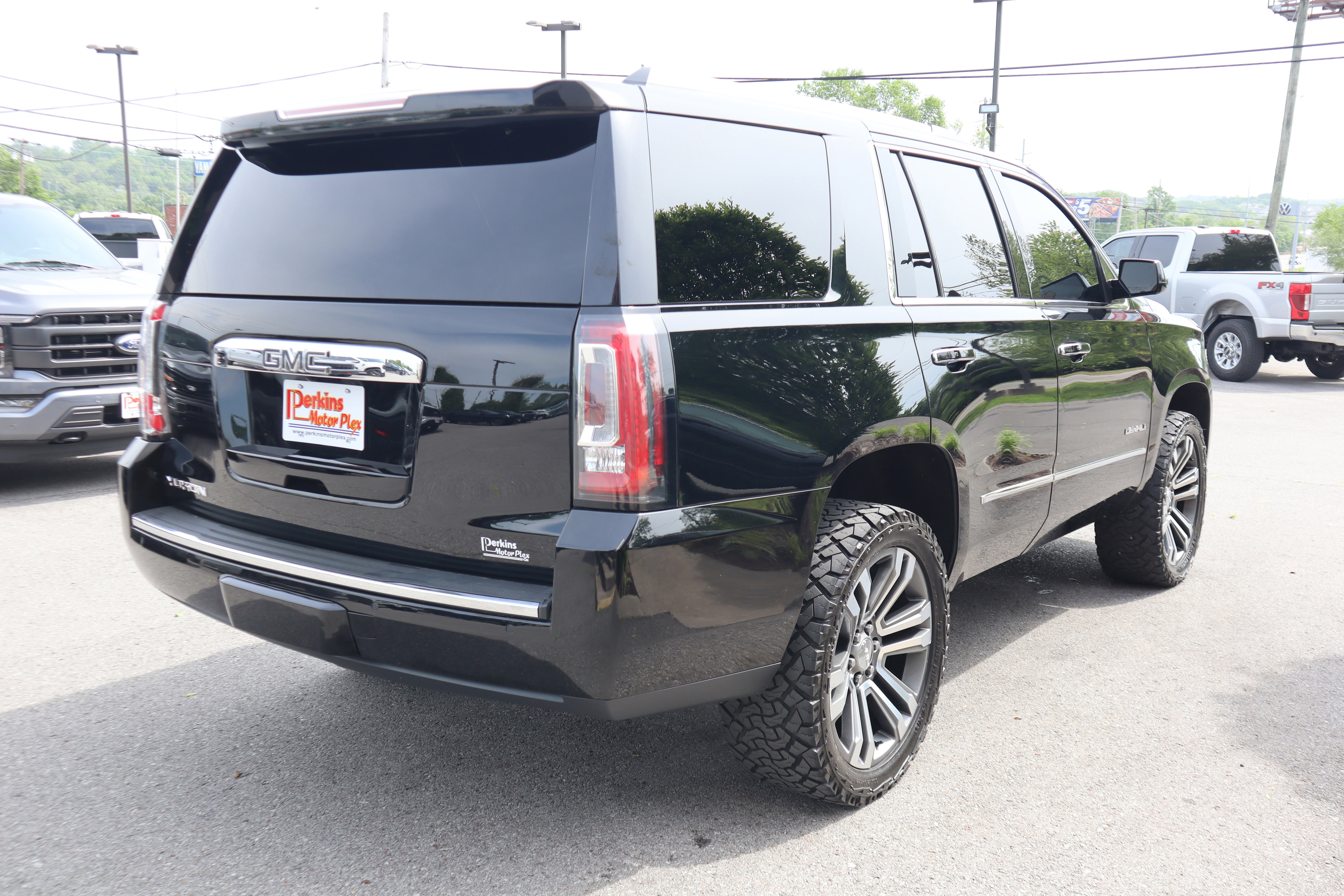 Used 2018 GMC Yukon Denali w/ Open Road Package AWD/4WD image 7