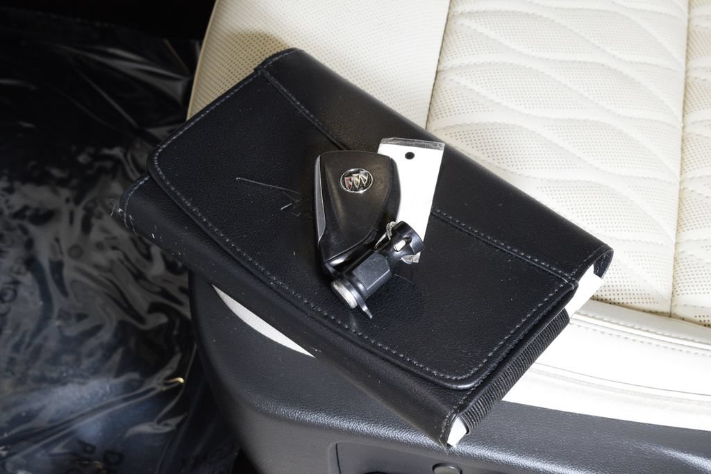 Used 2021 Buick Envision Avenir w/ Technology Package II FWD image 40