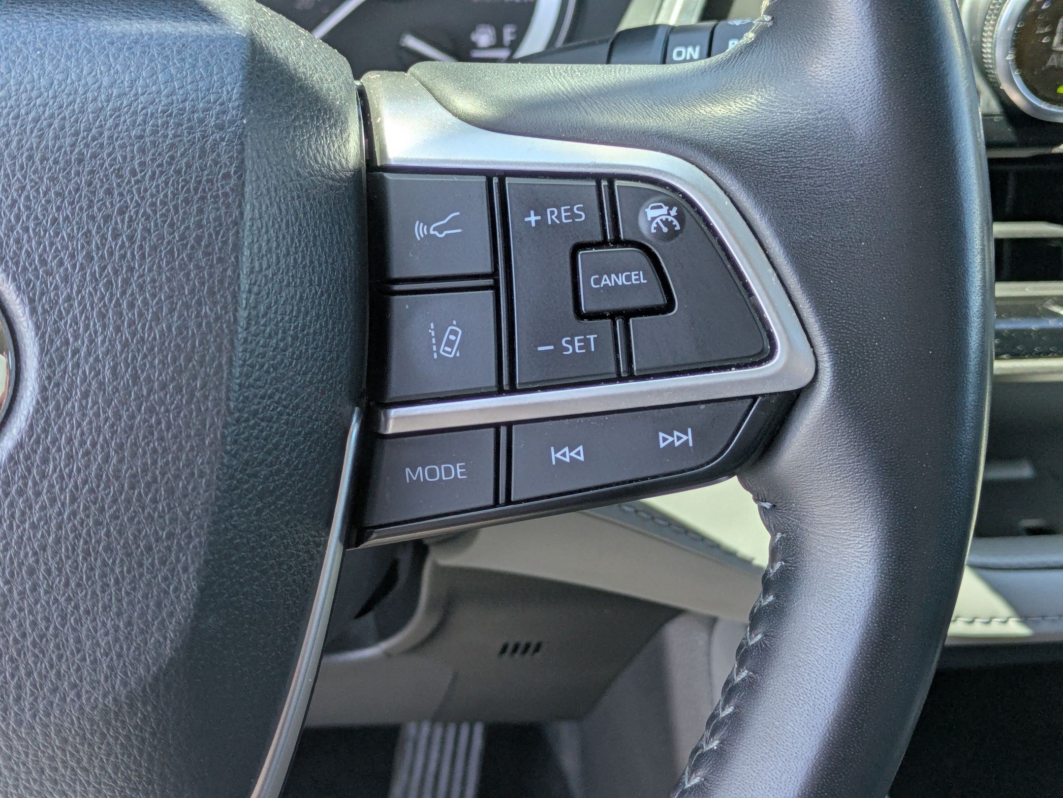 Used 2022 Toyota Highlander XLE AWD/4WD image 20