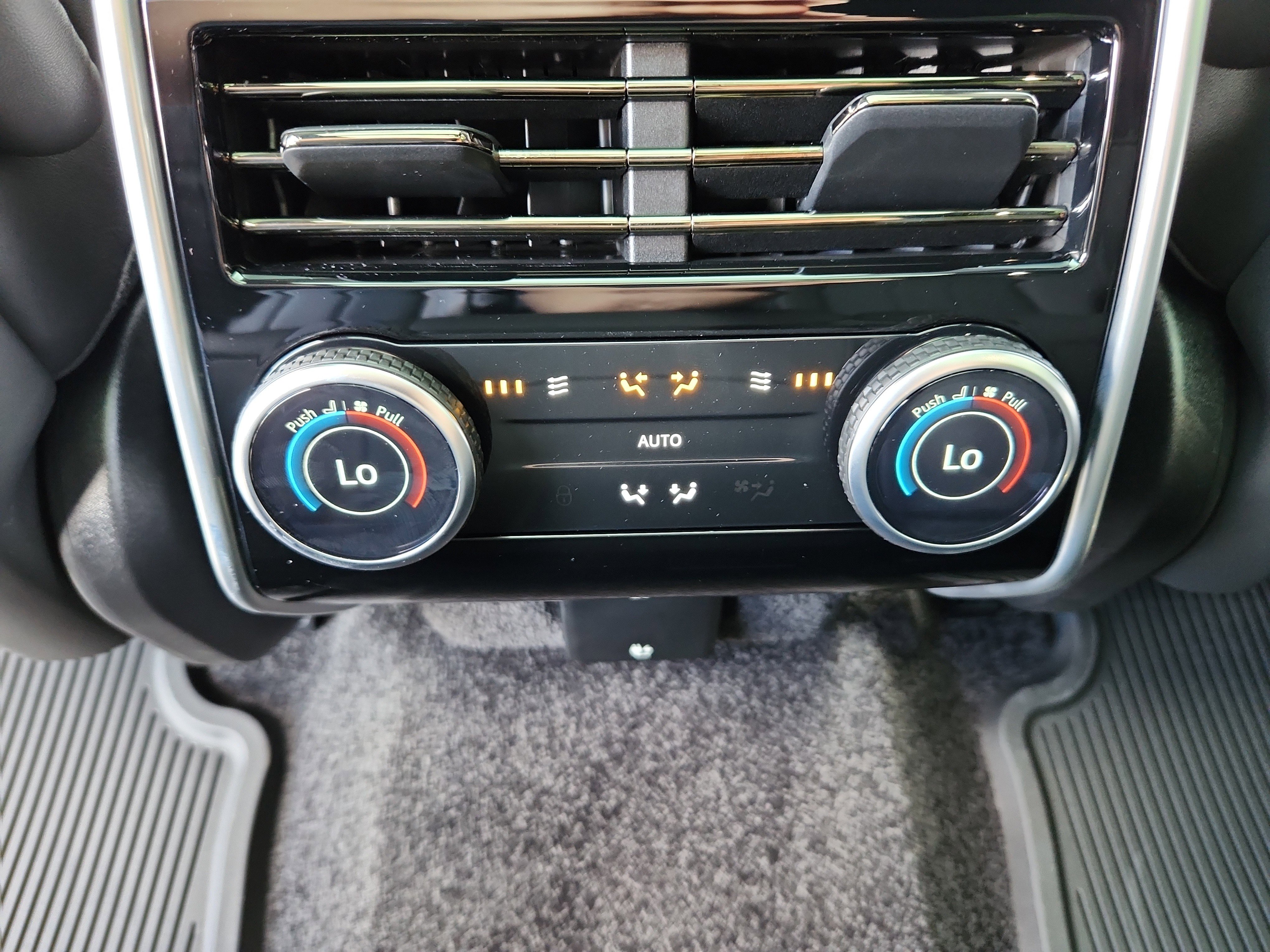 New 2025 Land Rover Range Rover SE image 26