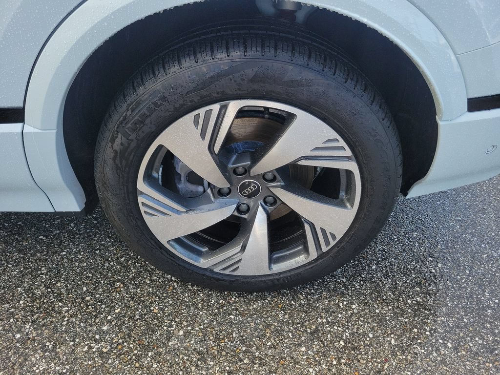 Certified 2025 Audi Q6 e-tron Premium AWD/4WD image 29