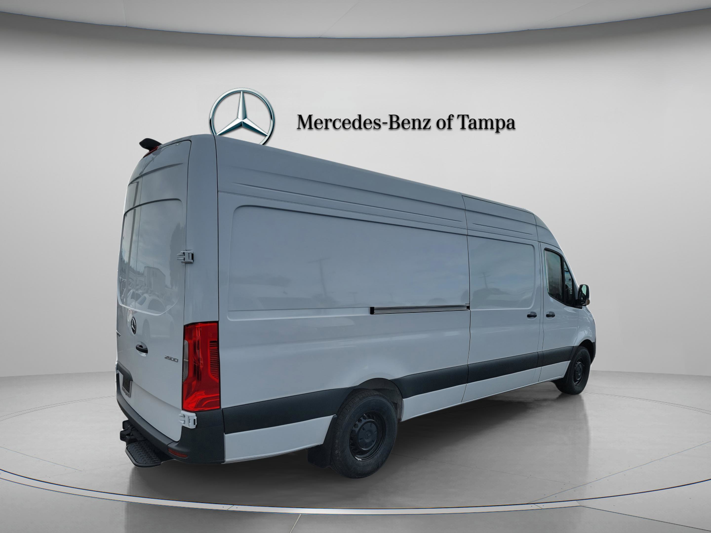 Used 2025 Mercedes-Benz Sprinter 2500 image 4