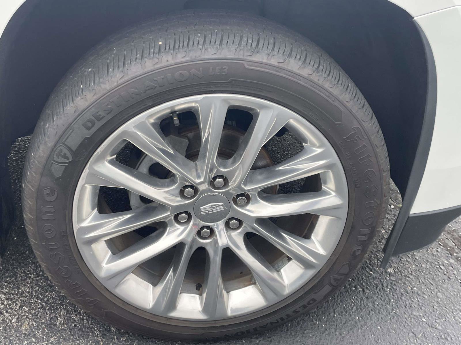 Used 2019 Cadillac Escalade Luxury AWD/4WD image 2