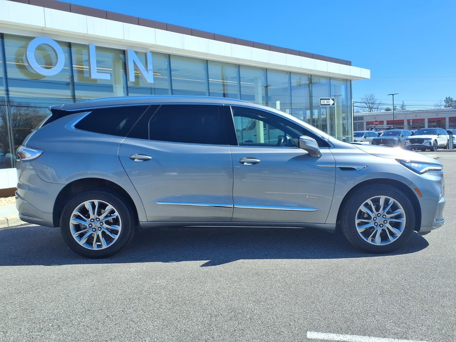 Used 2023 Buick Enclave Avenir w/ Avenir Technology Package AWD/4WD image 3