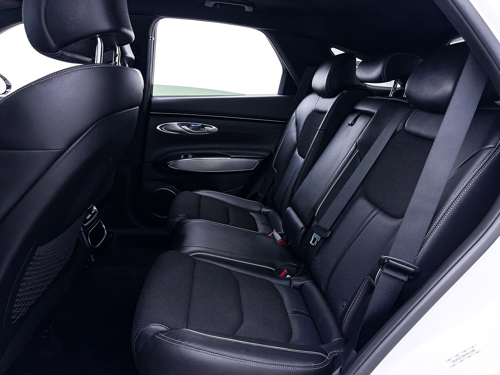 Used 2022 Genesis GV70 3.5T Sport image 39