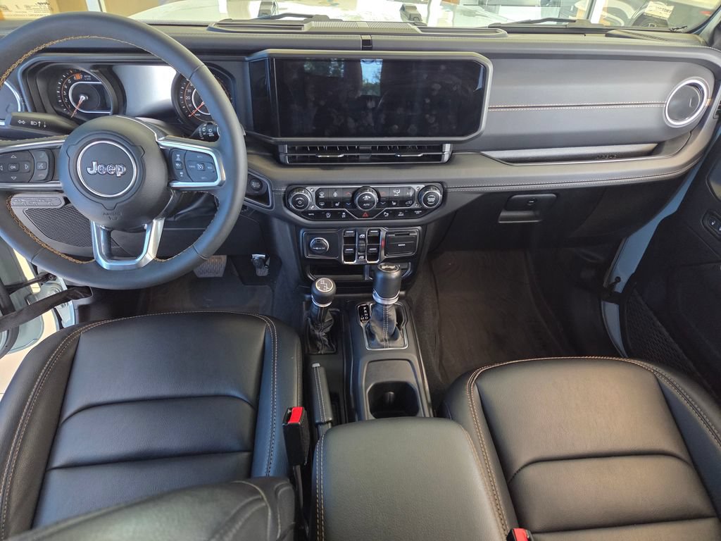 Used 2024 Jeep Wrangler Unlimited Sahara w/ Technology Group AWD/4WD image 39