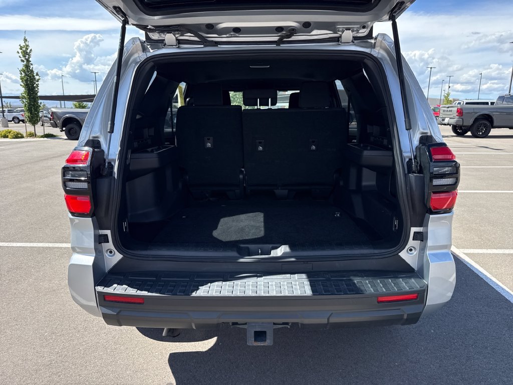 Used 2025 Toyota 4Runner SR5 AWD/4WD image 26