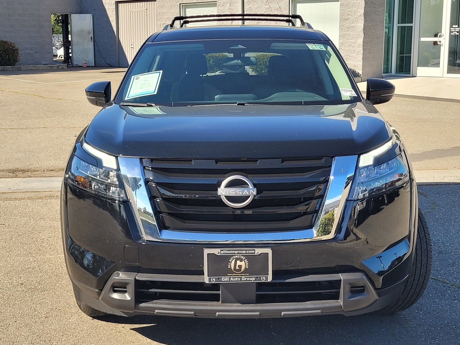 Used 2024 Nissan Pathfinder SV image 2