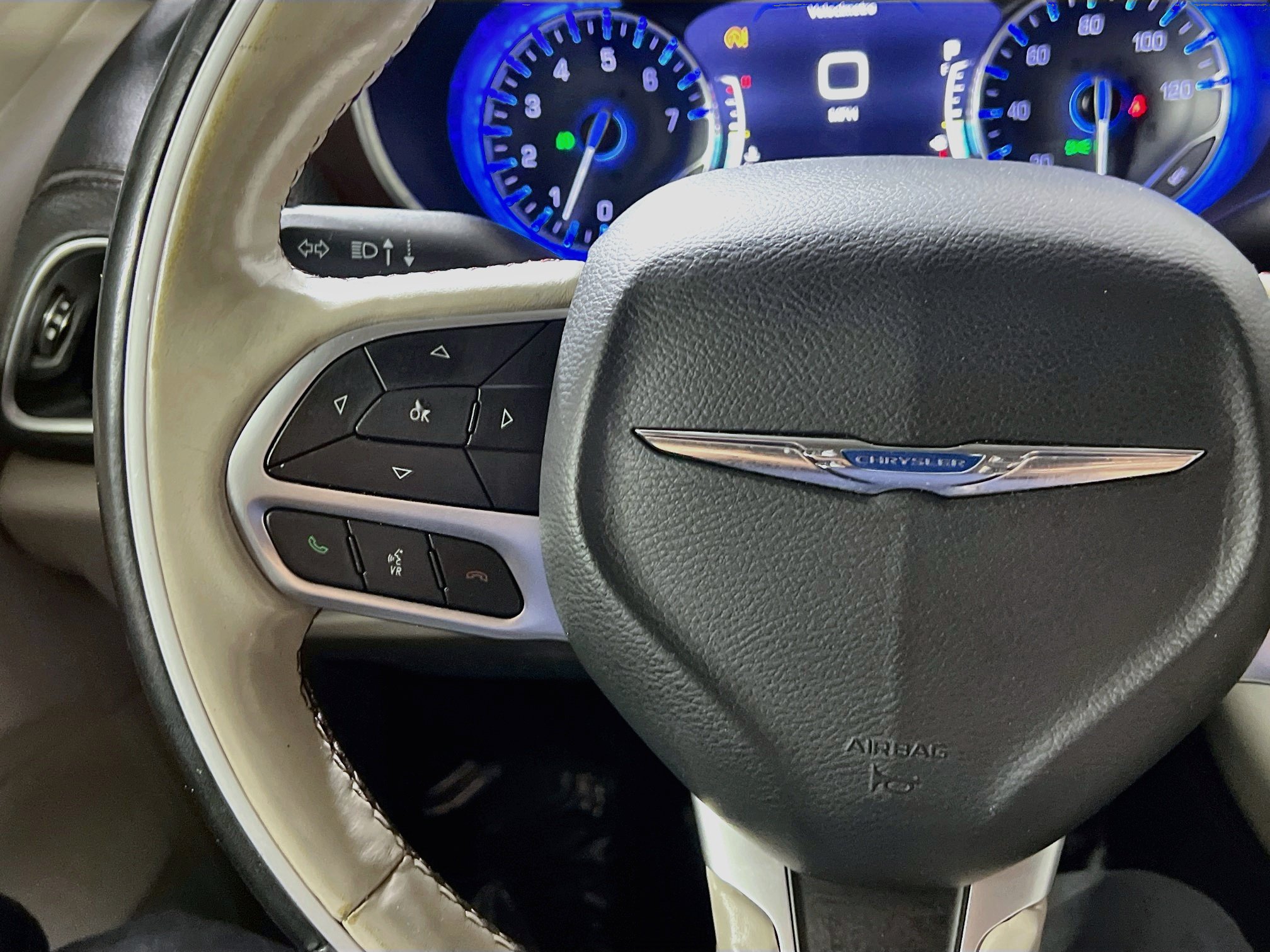 Used 2020 Chrysler Pacifica Limited FWD image 19