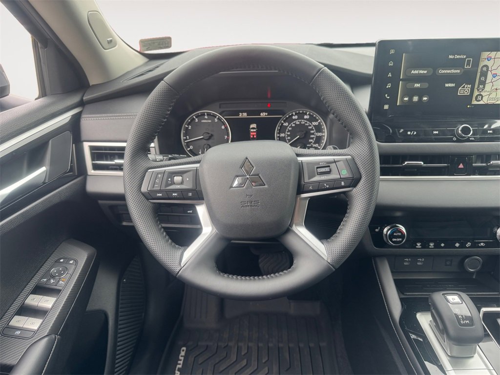 New 2025 Mitsubishi Outlander SE image 12