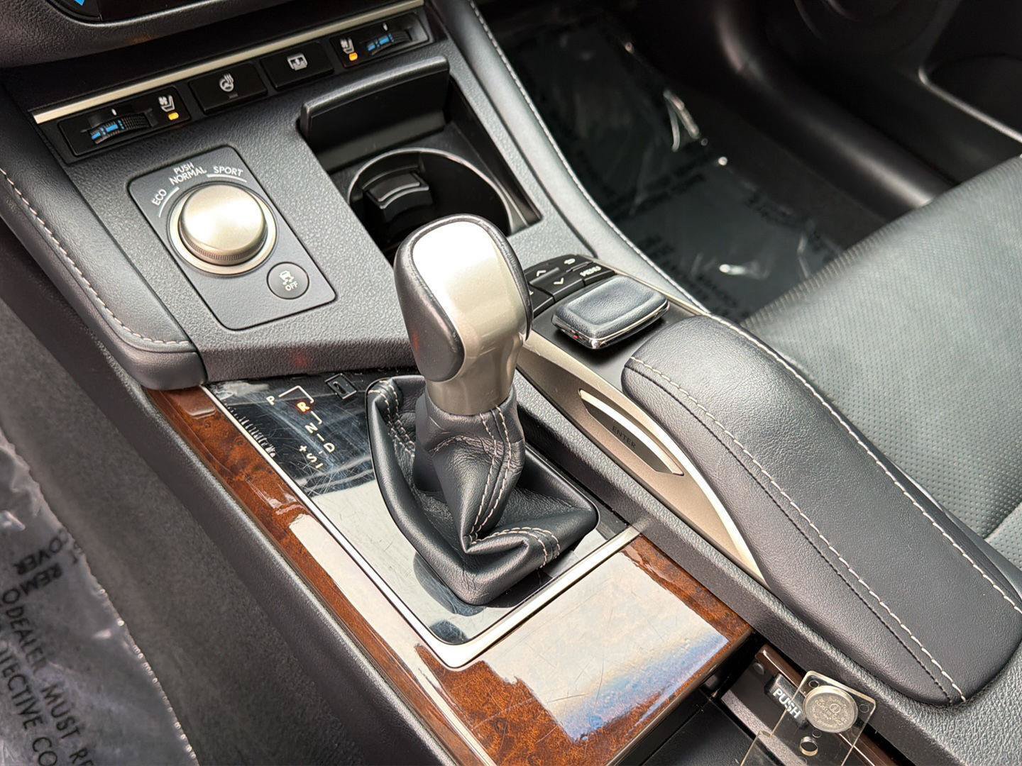 Used 2018 Lexus ES 350 w/ Luxury Package w/Wood Trim FWD image 30