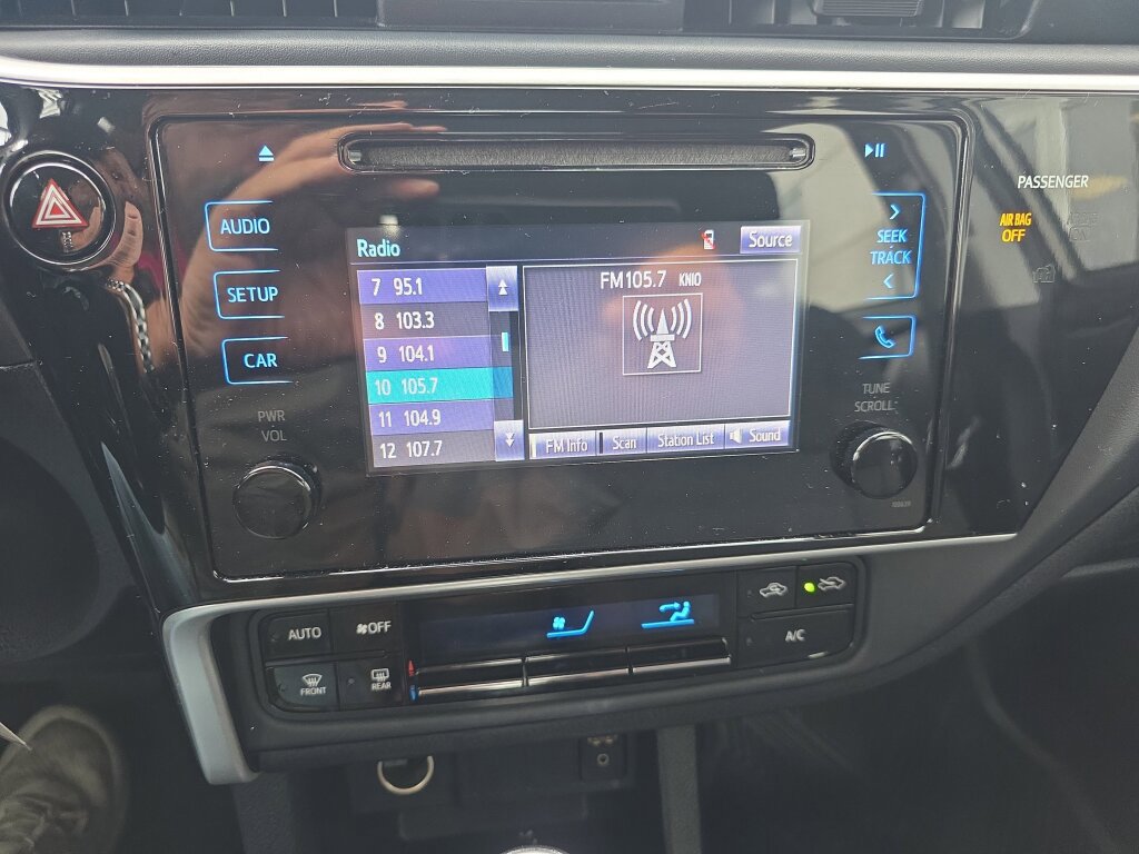 Used 2017 Toyota Corolla LE image 11