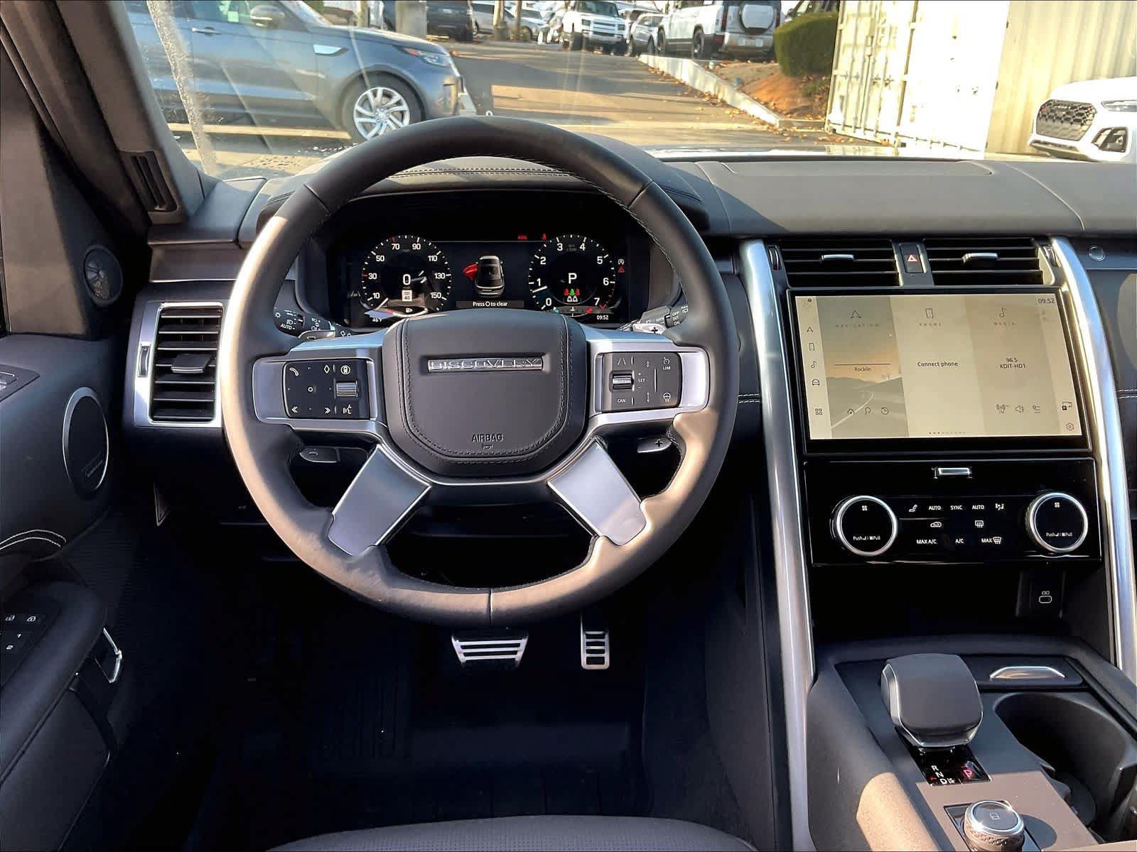 New 2025 Land Rover Discovery Metropolitan Edition AWD/4WD image 15